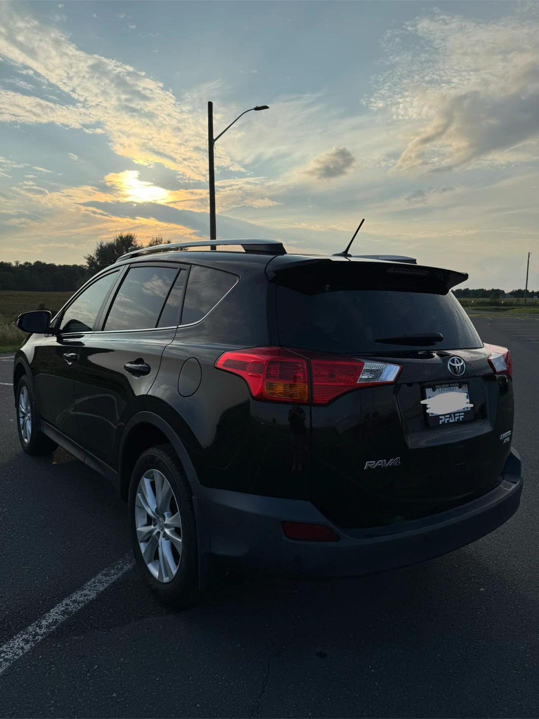 2015 Toyota RAV4 Limited - photo 2