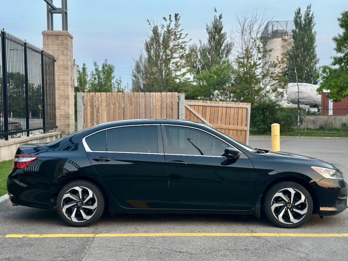 2017 Honda Accord LX - photo 4