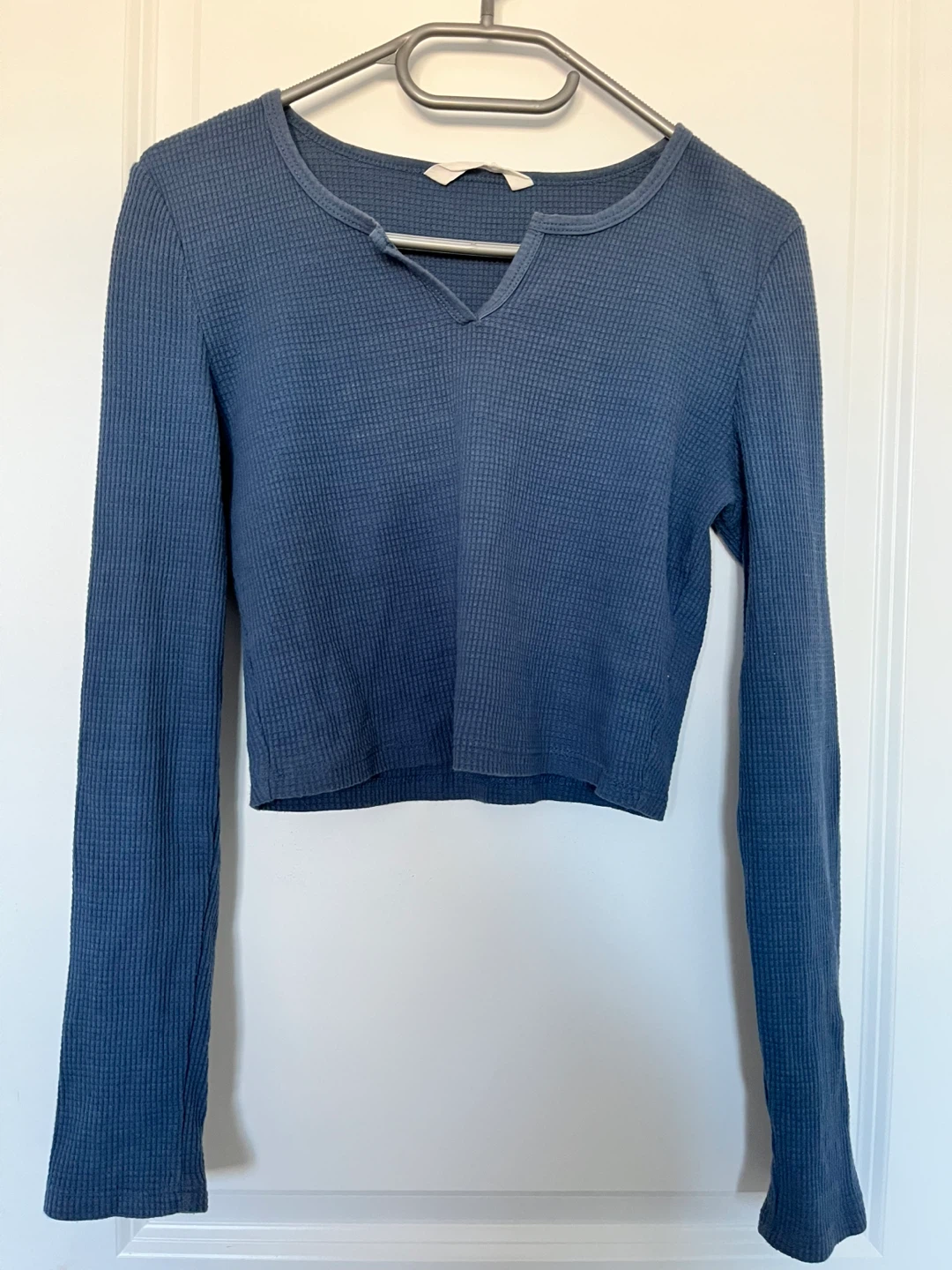 Blue waffle knit cropped long sleeve shirt