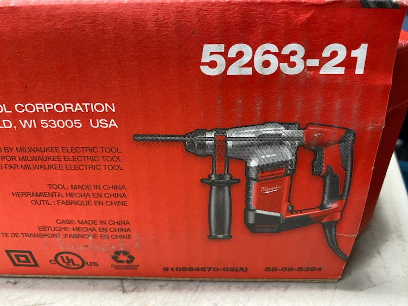Milwaukee 5/8” SDS Plus rotary hammer kit New in box - photo 2