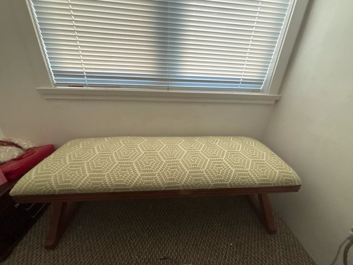 Selling bench