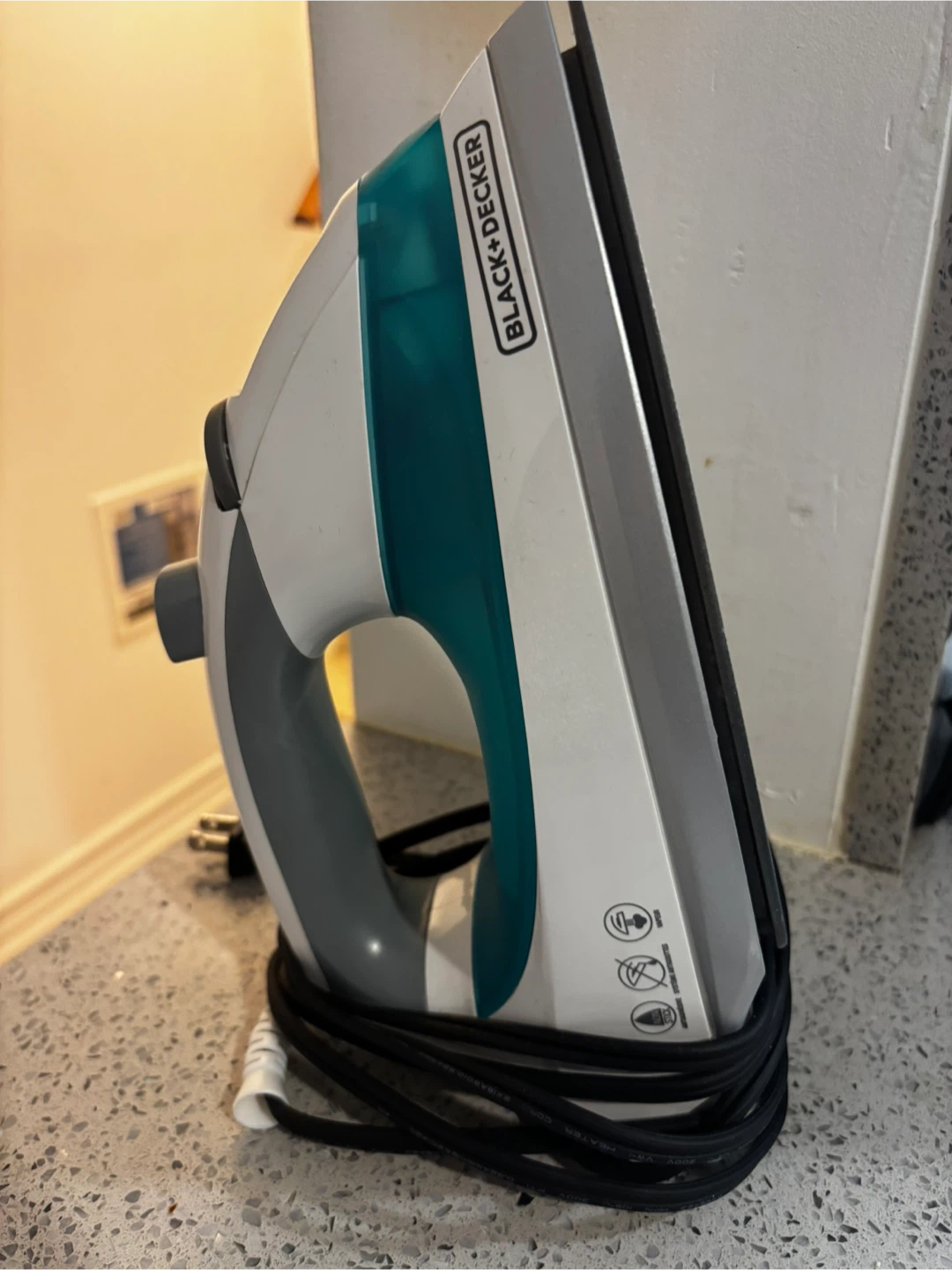 BLACK+DECKER Iron - photo 2