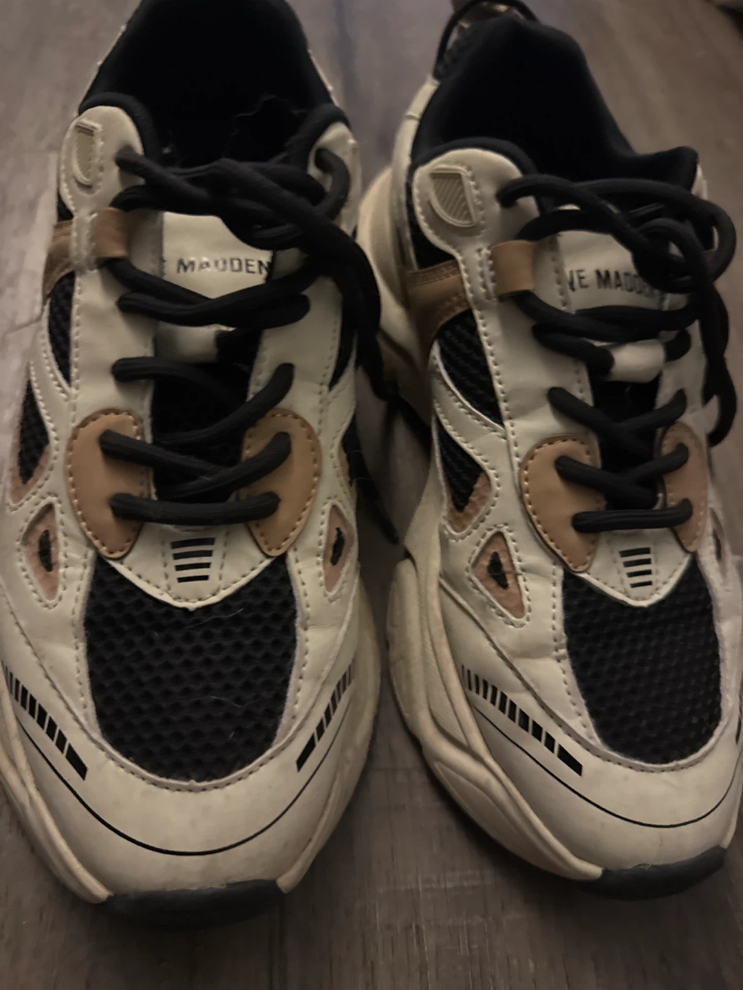 Steve Madden "CLYDE" Chunky Sneakers Size 7.5