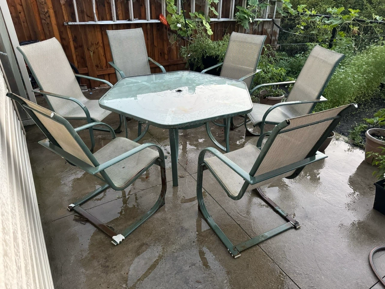 Outdoor table set (6 chairs one torn and 1 table)