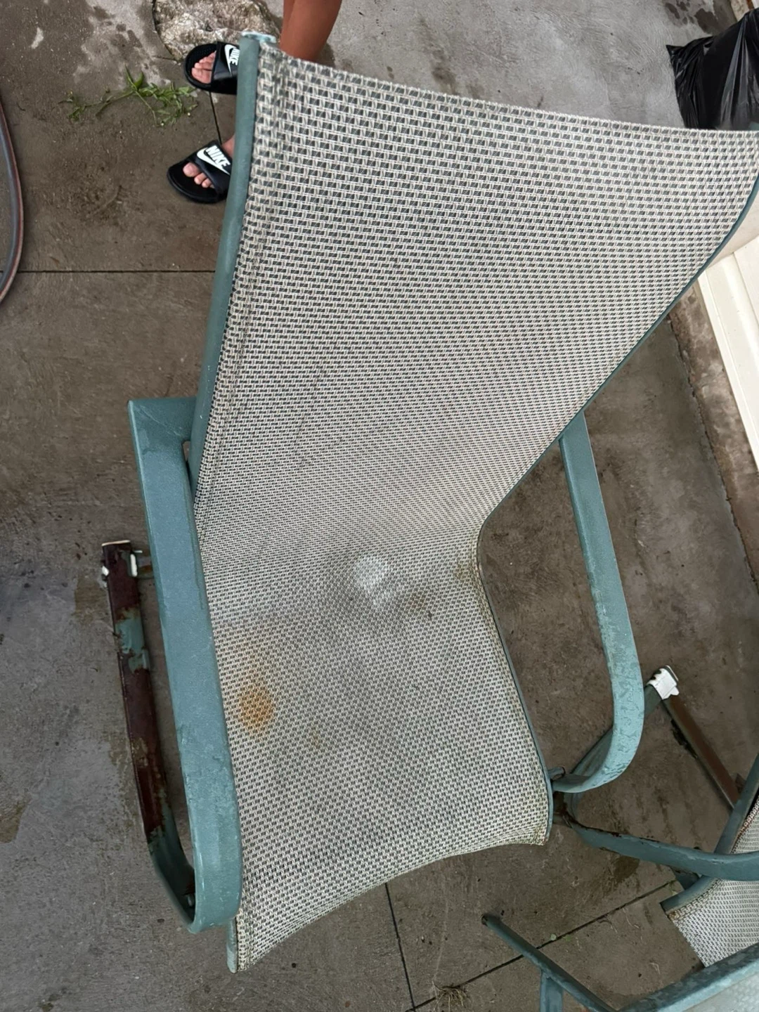 Outdoor table set (6 chairs one torn and 1 table) - photo 5