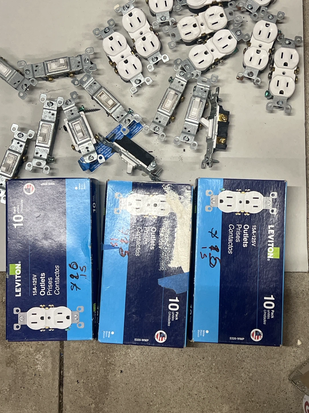Leviton 15A-125V Outlets & Switches