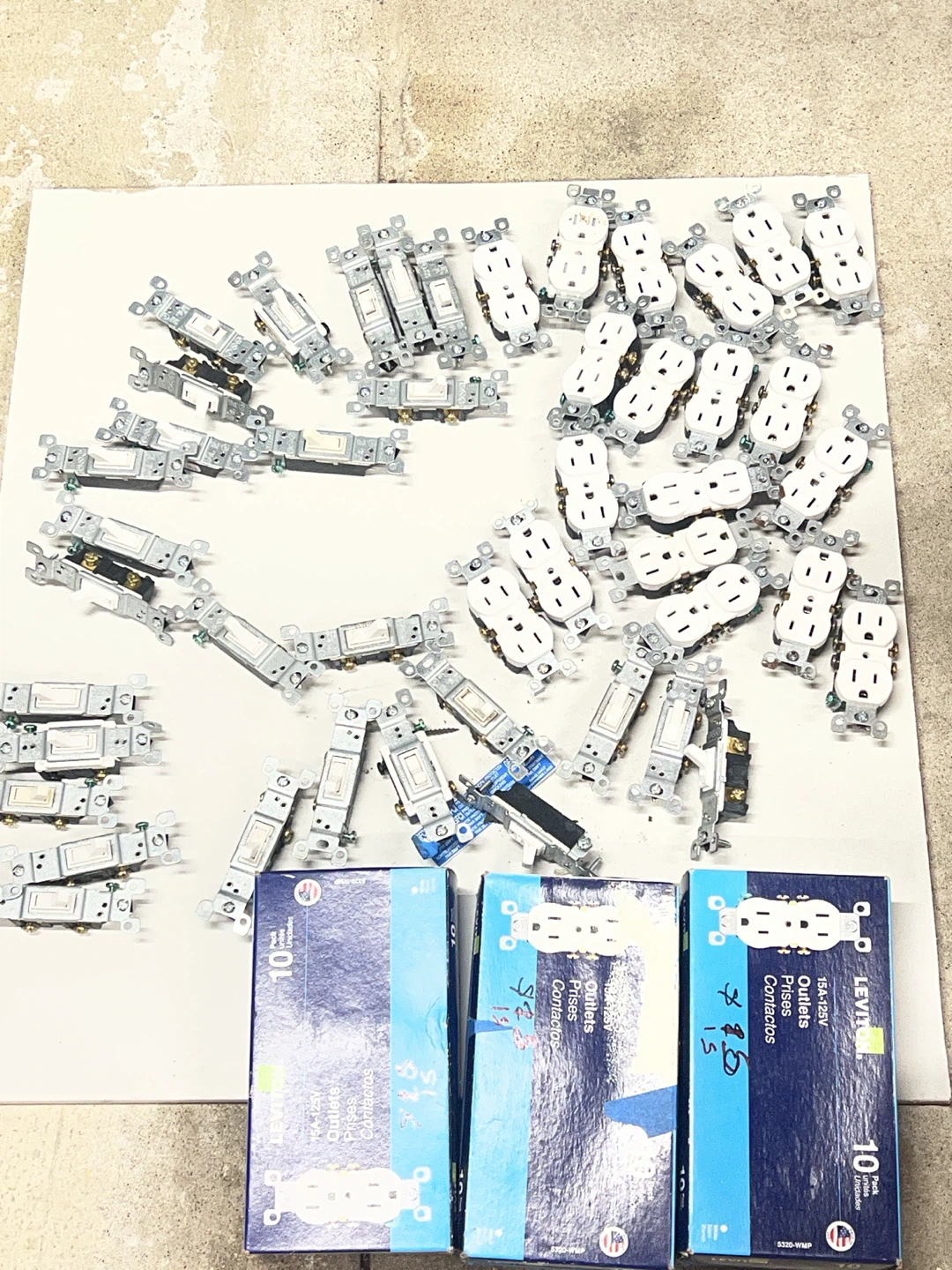 Leviton 15A-125V Outlets & Switches - photo 3
