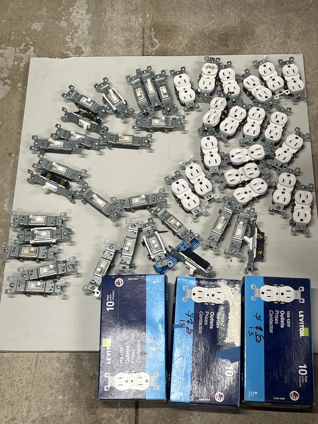 Leviton 15A-125V Outlets & Switches - photo 4