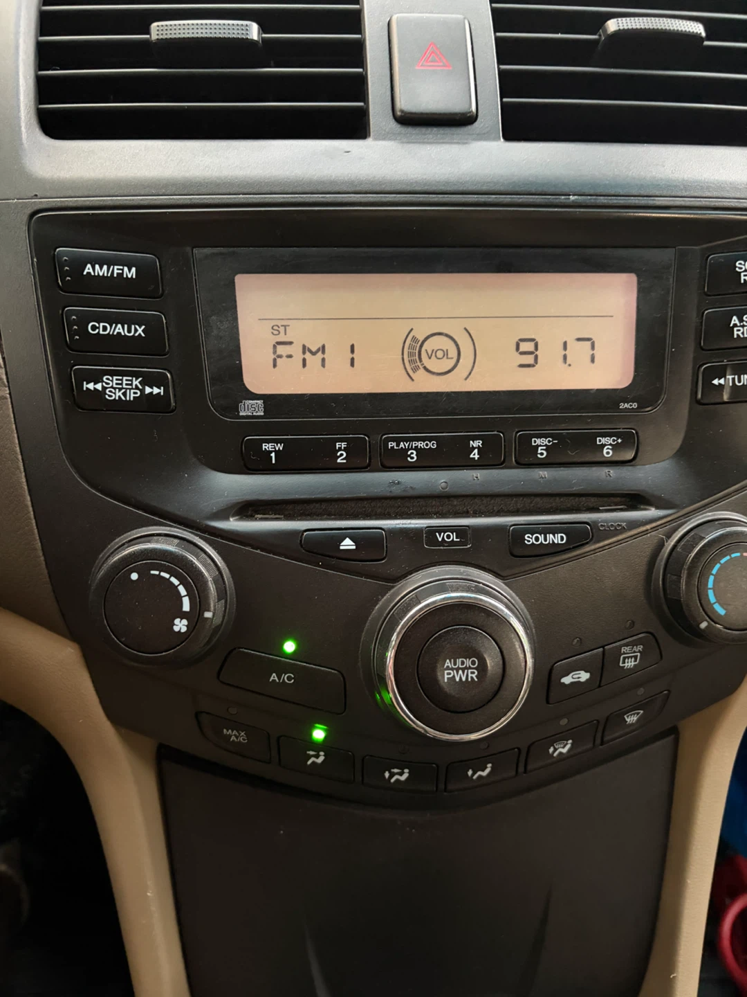 2004 Honda Accord sedan - photo 4