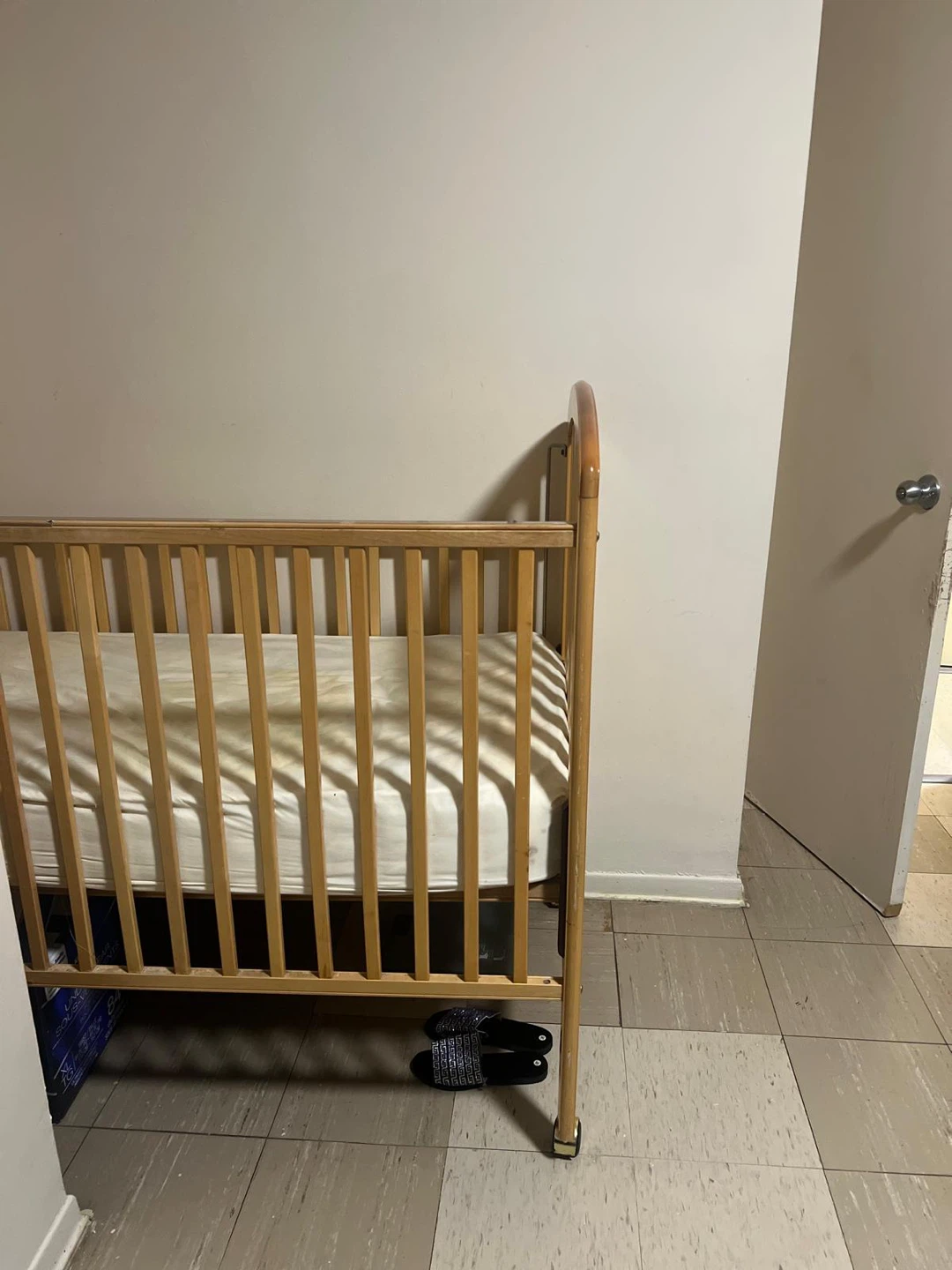 Wooden Baby Crib with Mattress - photo 2