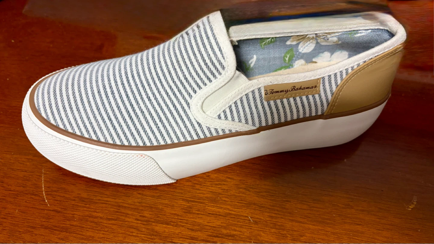NEW - Tommy Bahama Striped Slip-On Shoes - Size 8.5 - photo 2
