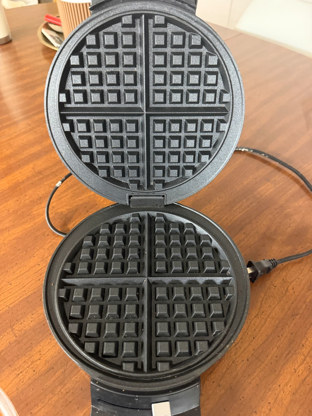 Cuisinart Classic Waffle Maker – Round Belgian Waffle Maker