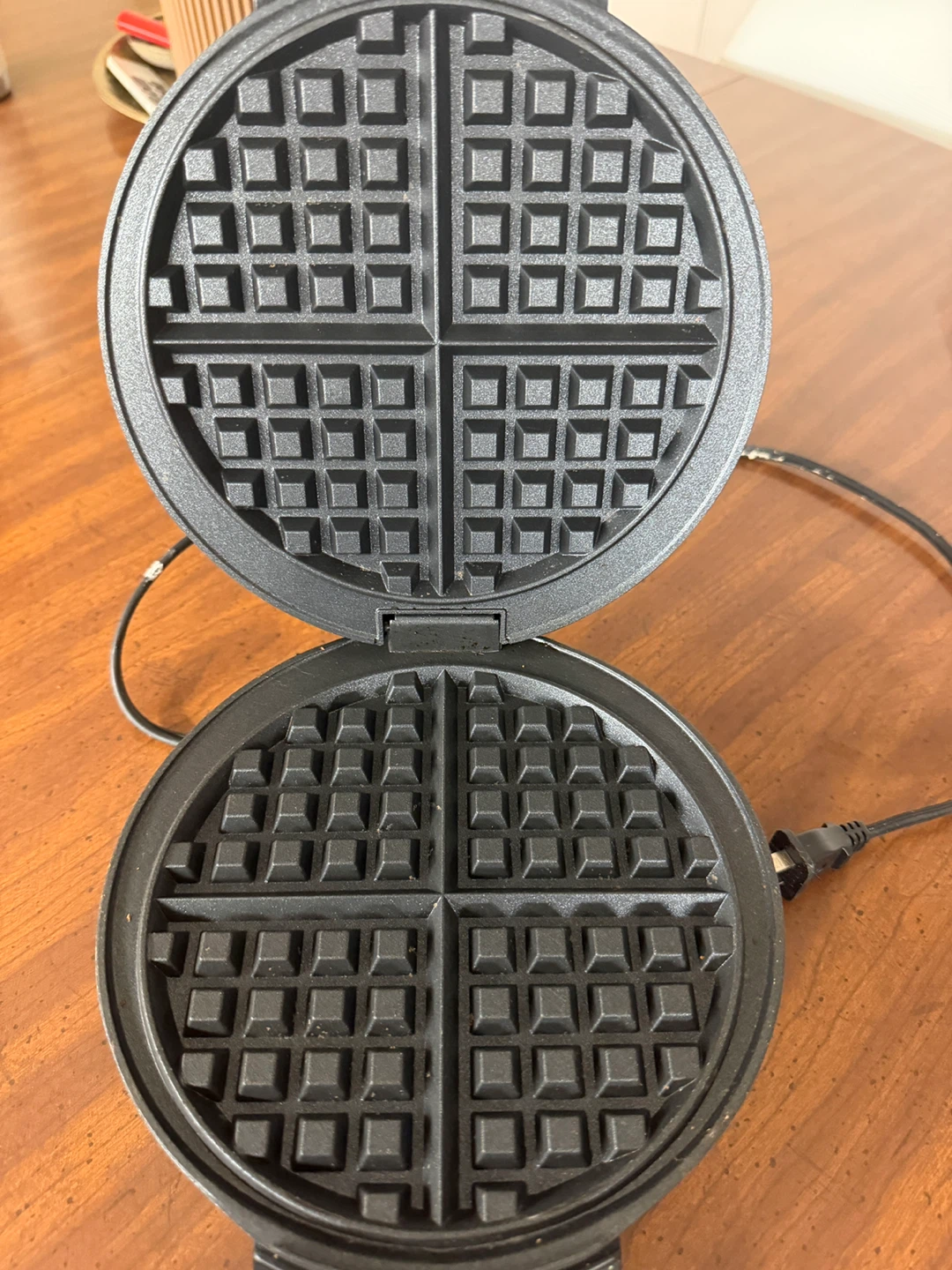 Cuisinart Classic Waffle Maker – Round Belgian Waffle Maker - photo 2