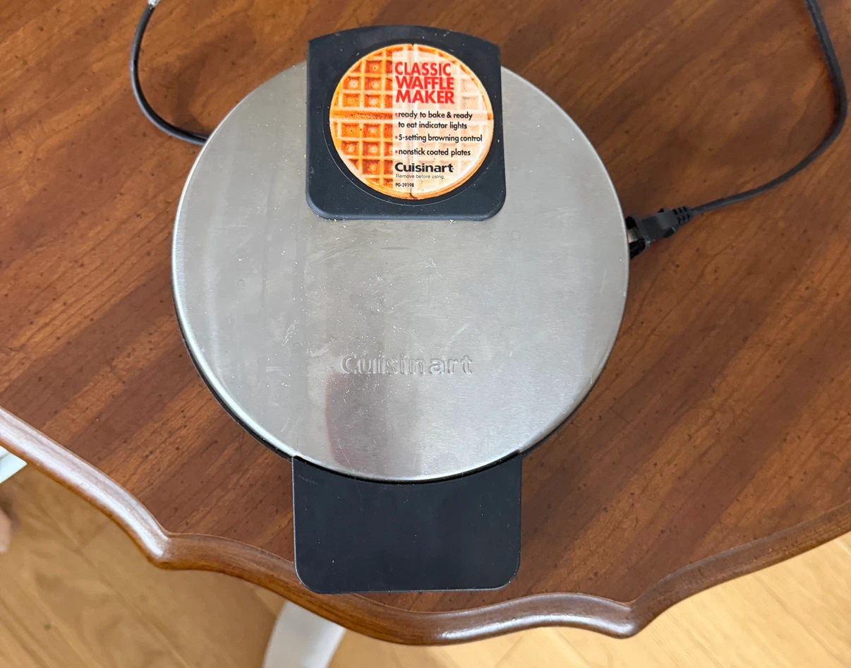 Cuisinart Classic Waffle Maker – Round Belgian Waffle Maker - photo 3