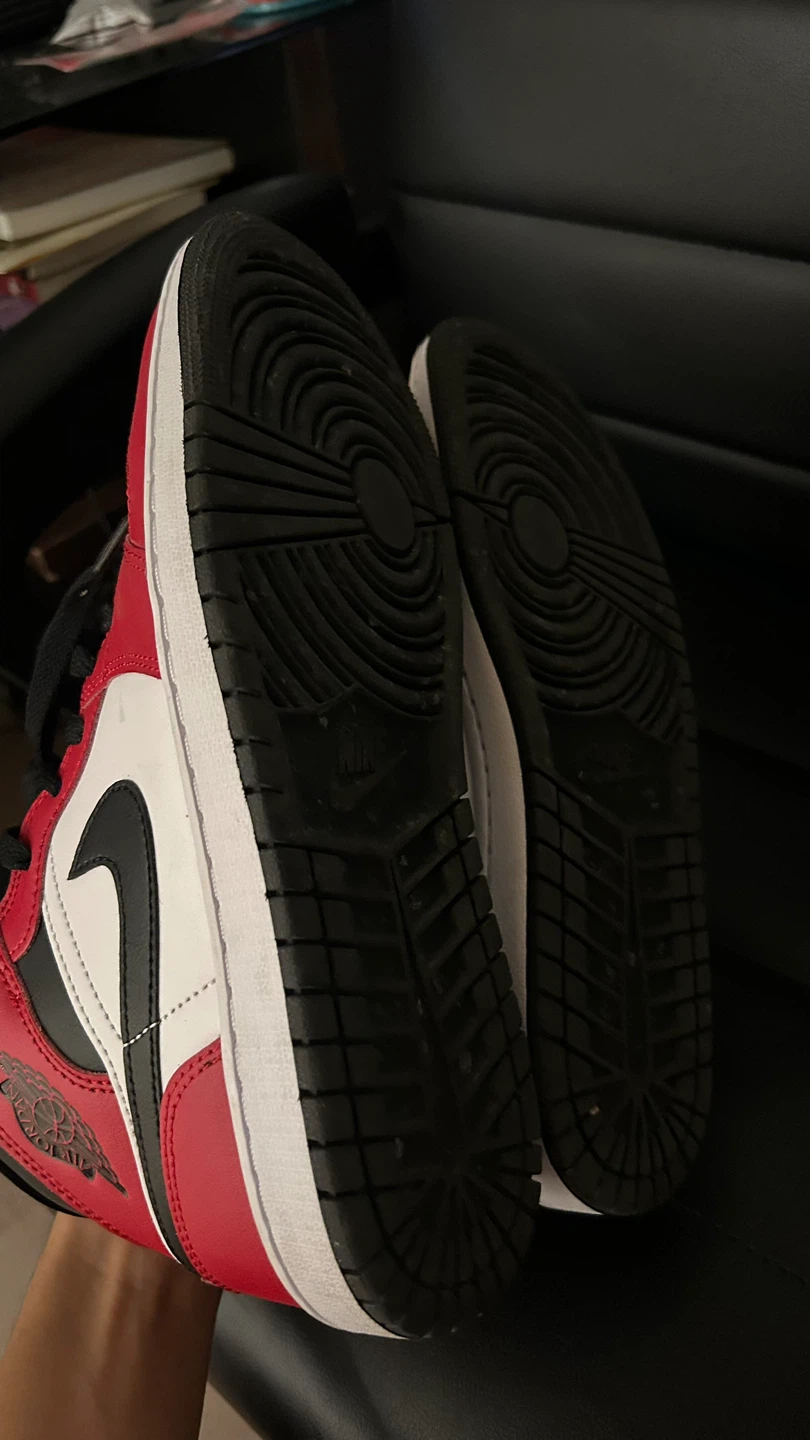 Jordan 1 Mid Red Black White - photo 4
