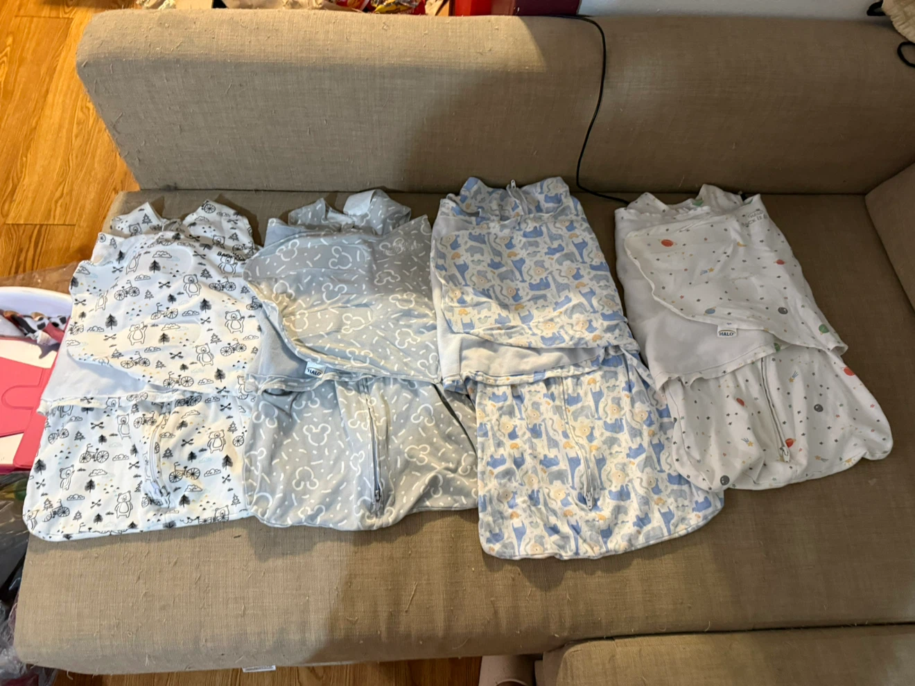 Baby clothes, bassinet, breast pump bundle - photo 5