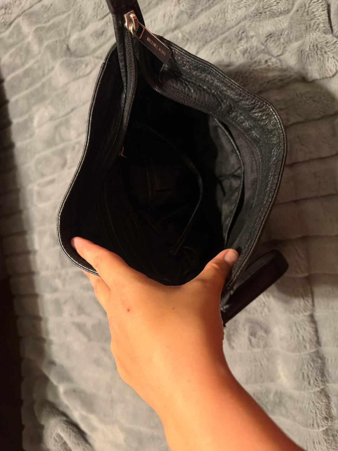 Michael kors black hobo crossbody - photo 5