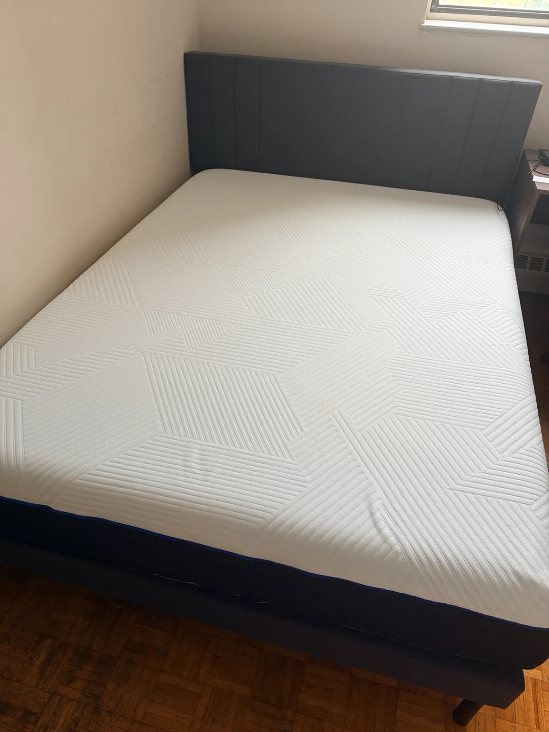 Queen Size Mattress + bed frame - photo 2