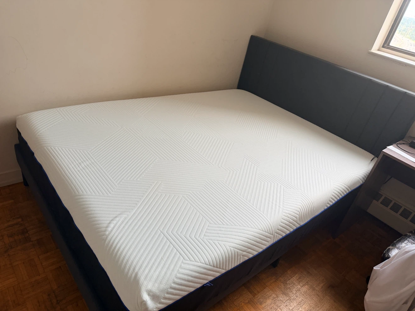 Queen Size Mattress + bed frame - photo 3