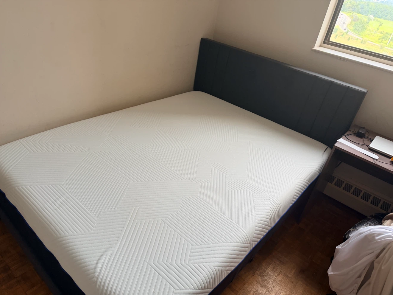 Queen Size Mattress + bed frame - photo 5