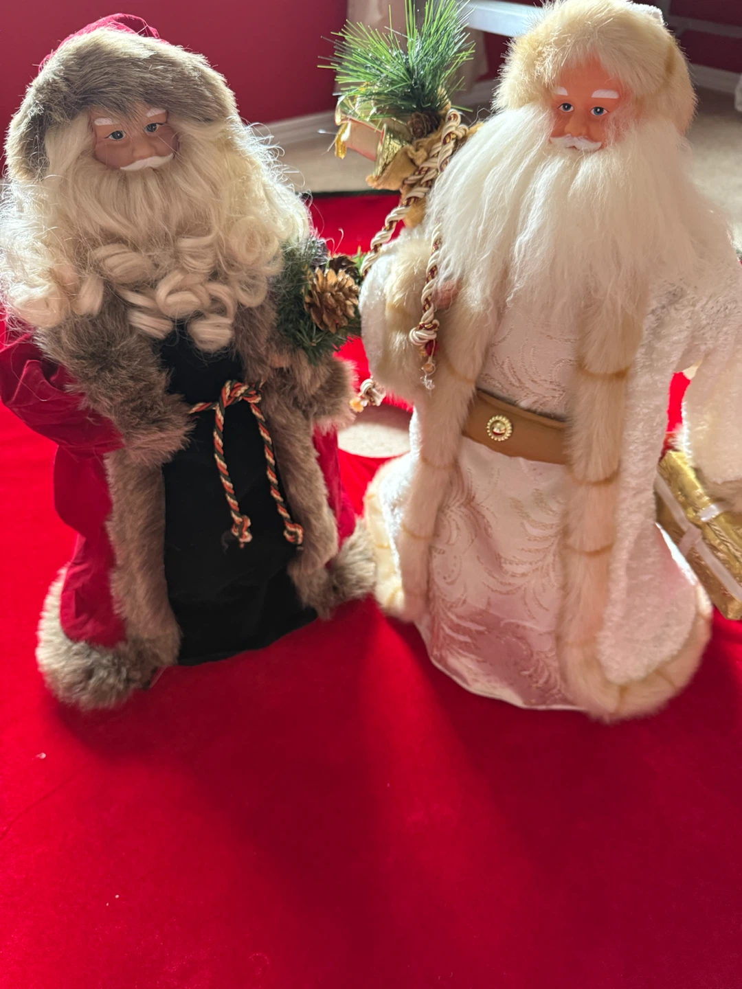 Set of 4 Christmas Figurines - photo 2