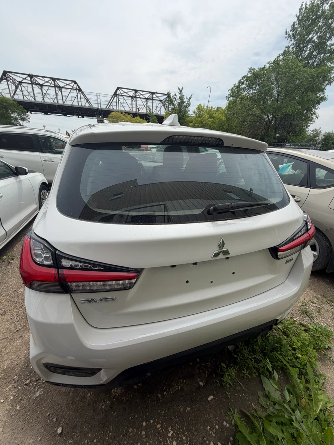 White Mitsubishi RVR SUV - photo 4