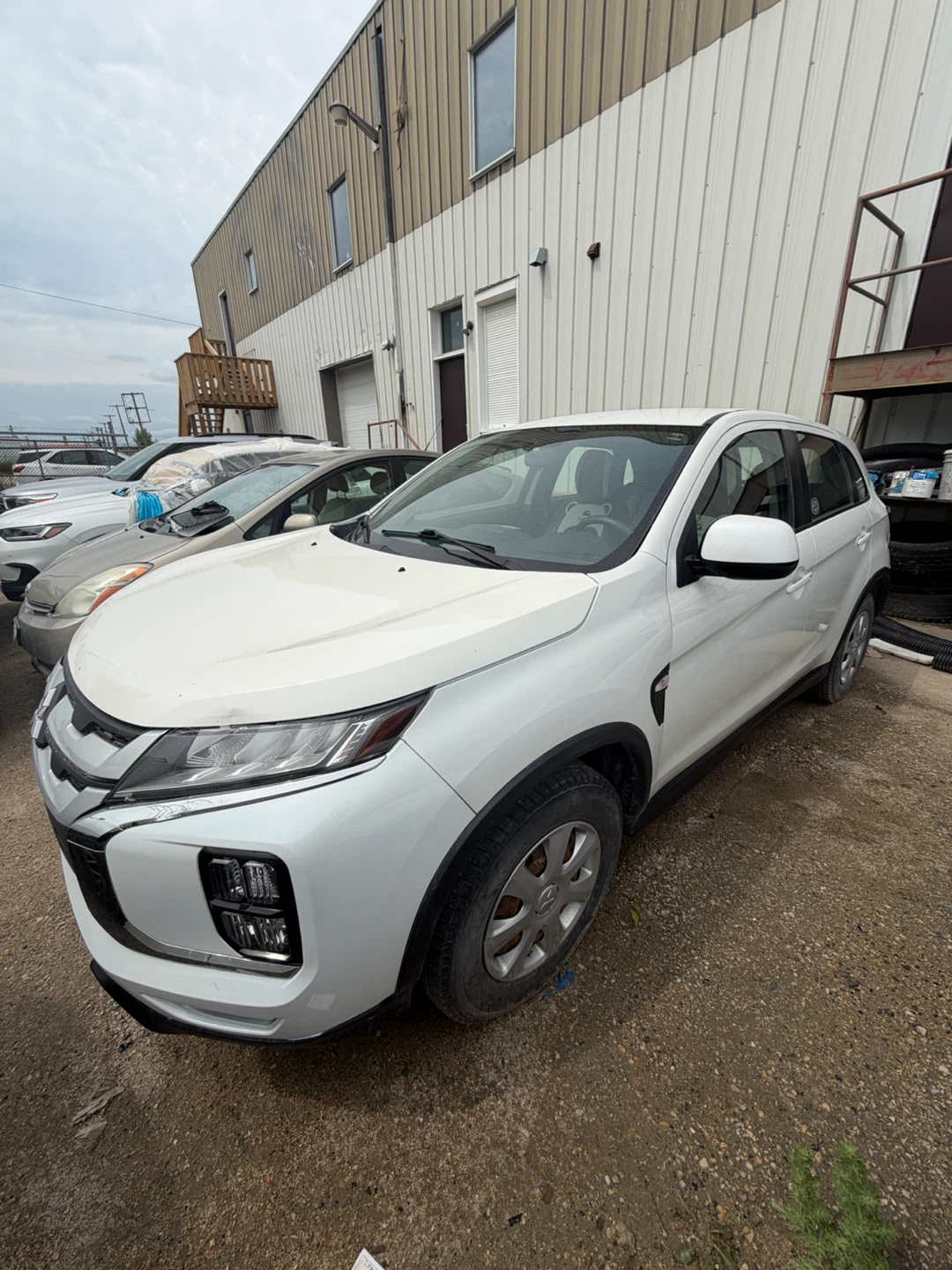 White Mitsubishi RVR SUV - photo 3