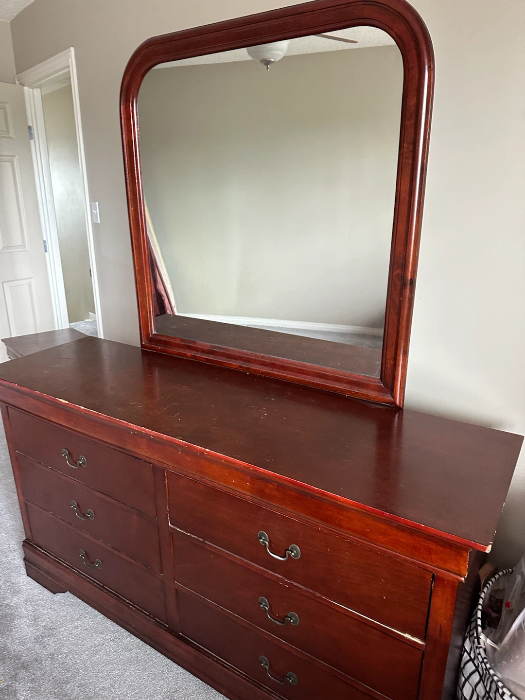 Solid Wood Dresser with Large Mirror – Excellent Condition - photo 3