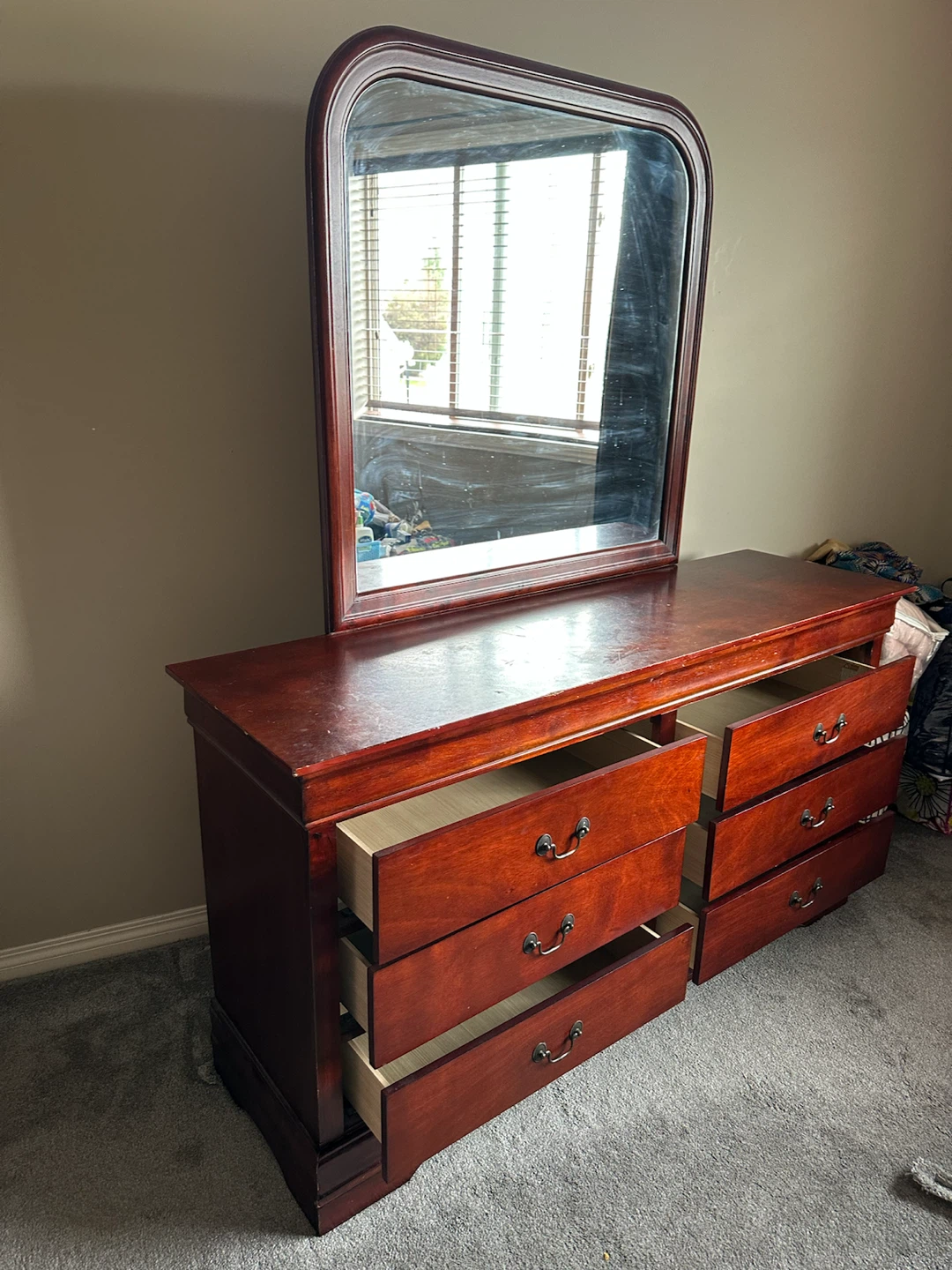 Solid Wood Dresser with Large Mirror – Excellent Condition - photo 4