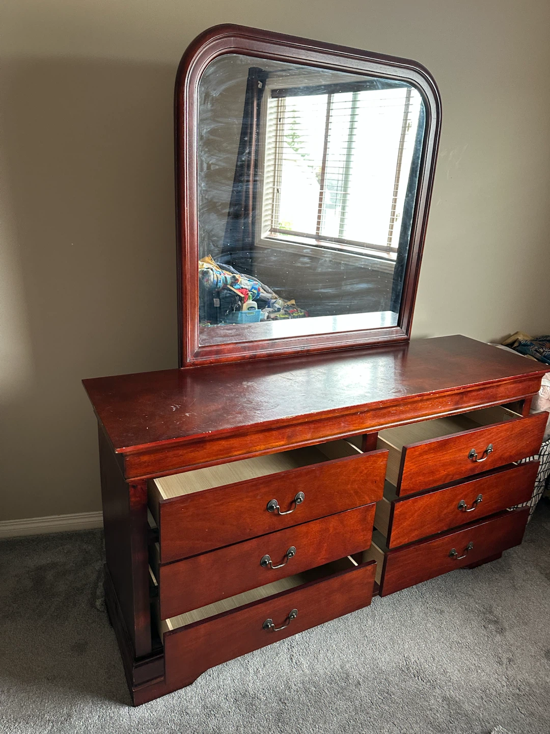 Solid Wood Dresser with Large Mirror – Excellent Condition - photo 5
