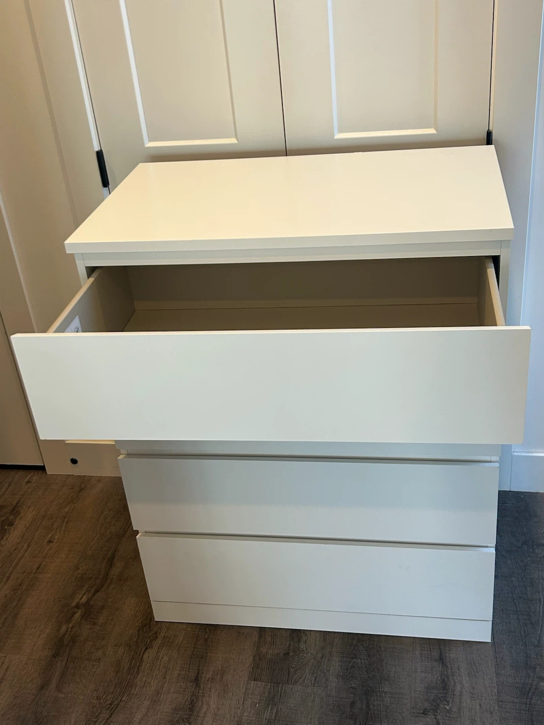 IKEA Dresser in white MALM 4 drawers - photo 2