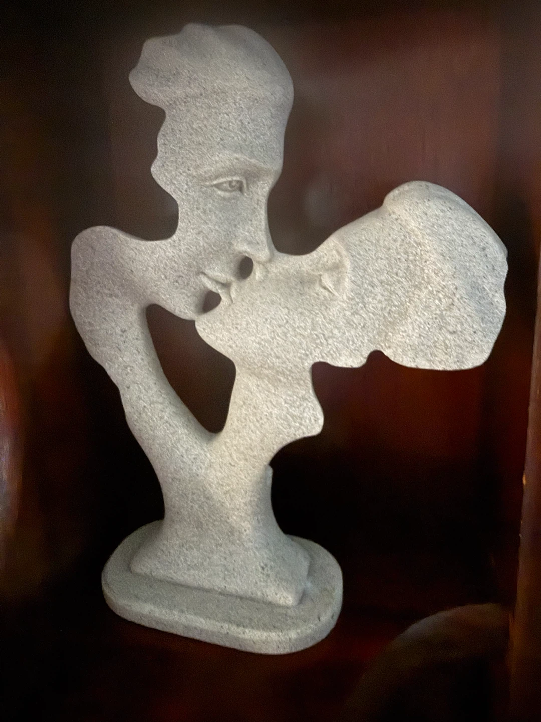 Sculpture of a couple kissing