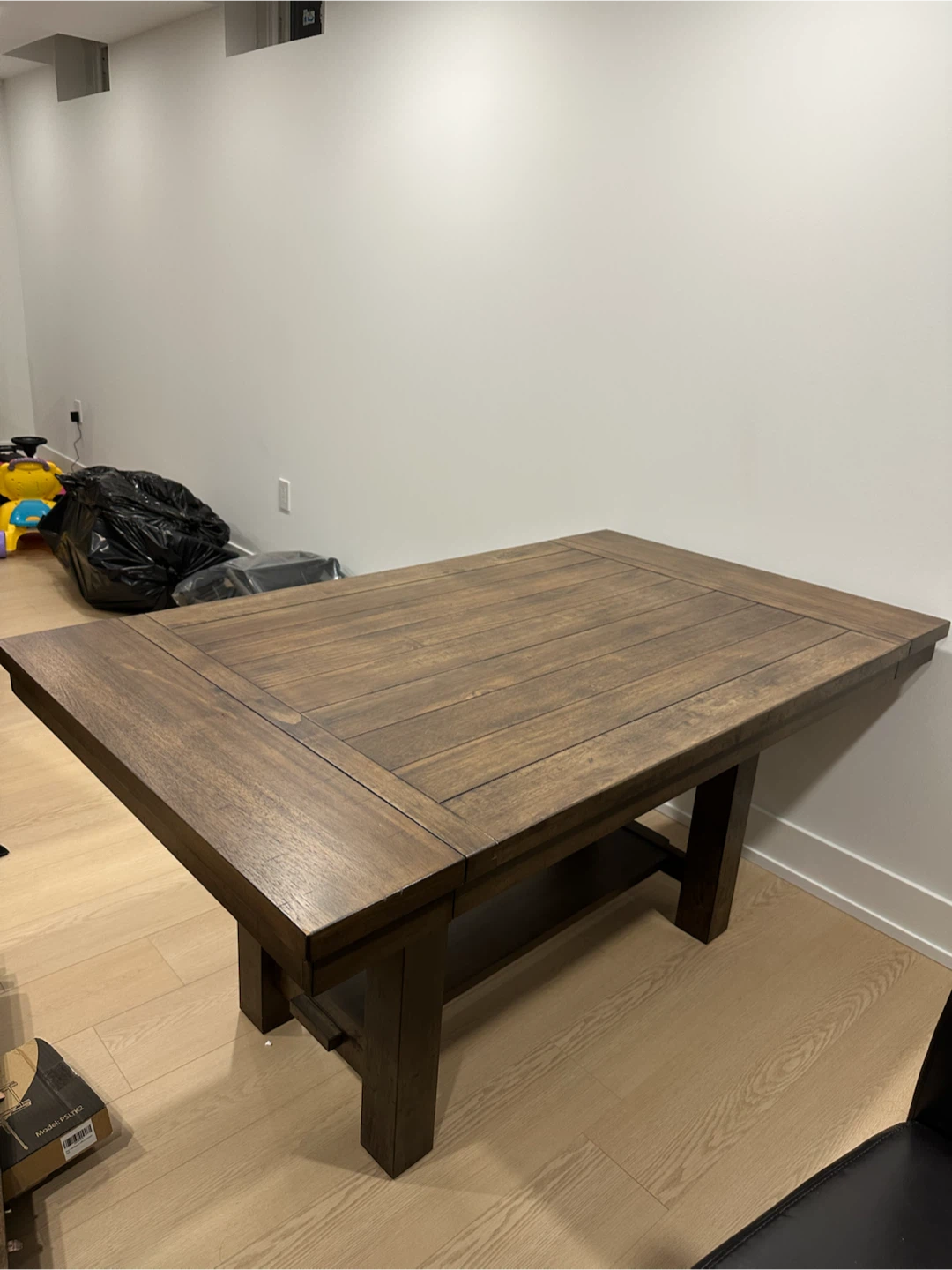 Solid Wood Extendable Dining Table – 2 Leaves
