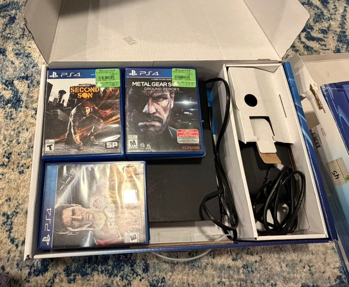 500GB PS4 with a controller and 9 games - photo 3