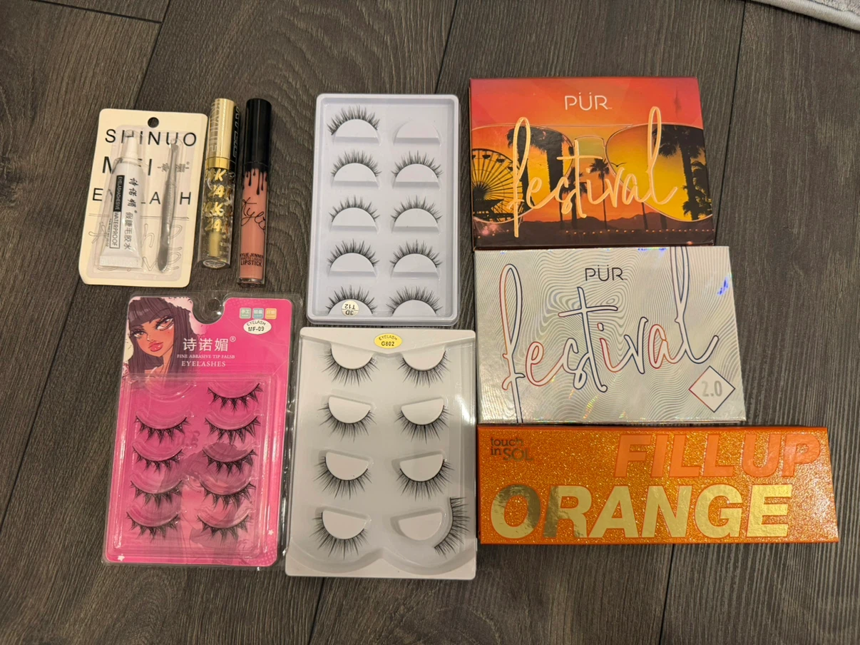 Eye shadow palates and lashes