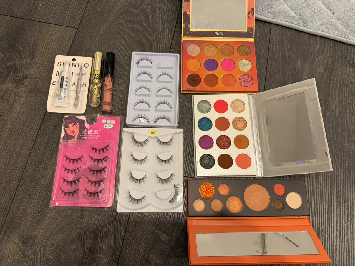 Eye shadow palates and lashes - photo 2