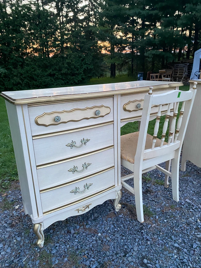 Vintage French Provincial Vanity Desk & Chair (CAN DELIVER) - photo 2