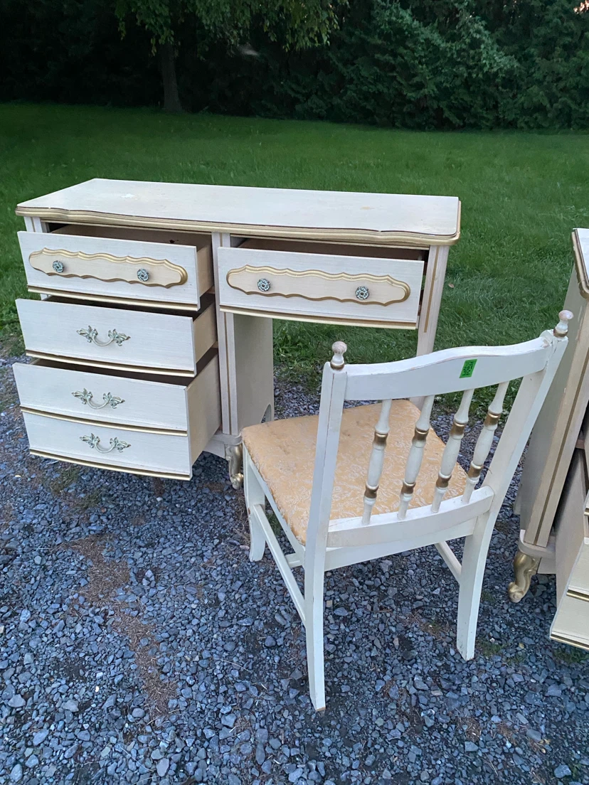 Vintage French Provincial Vanity Desk & Chair (CAN DELIVER) - photo 4