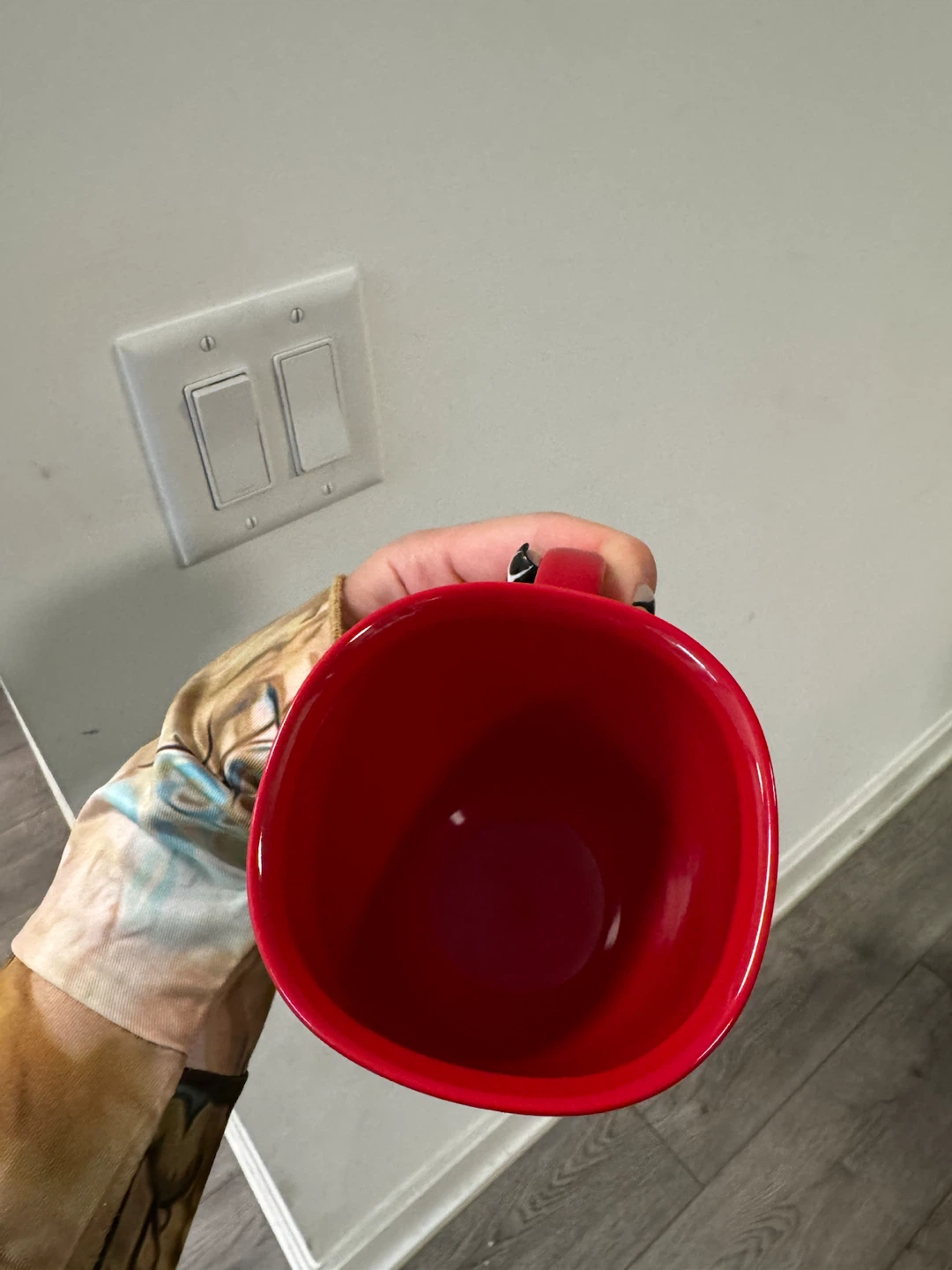 Red Mug with Floral Design - photo 3