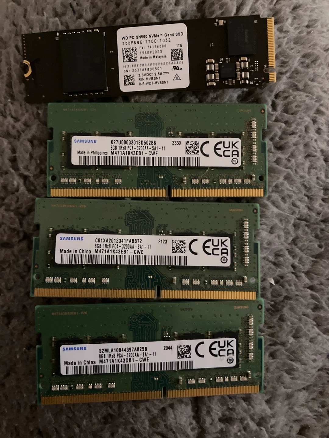WD 1TB NVMe Gen4 SSD & 3x Samsung 8GB RAM Modules