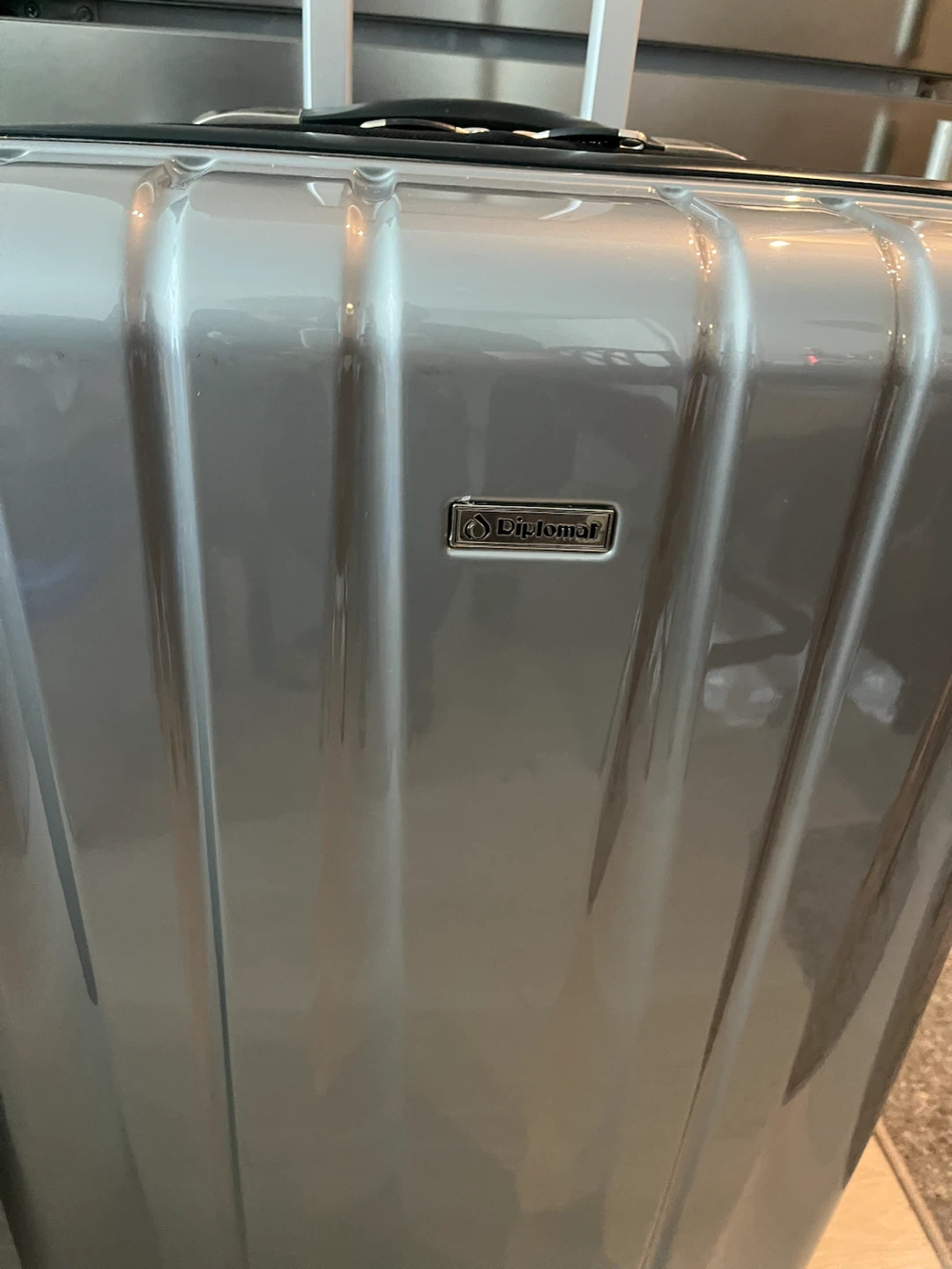 Diplomat 29-Inch Hard-Shell Spinner Luggage – Silver (Like New - photo 2