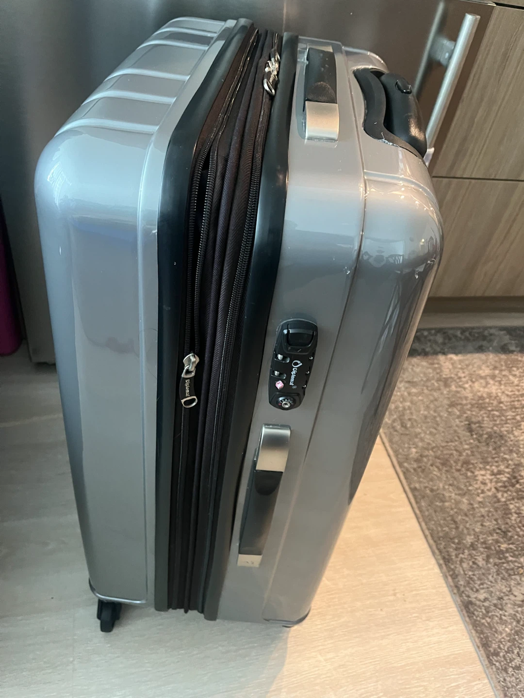 Diplomat 29-Inch Hard-Shell Spinner Luggage – Silver (Like New - photo 4