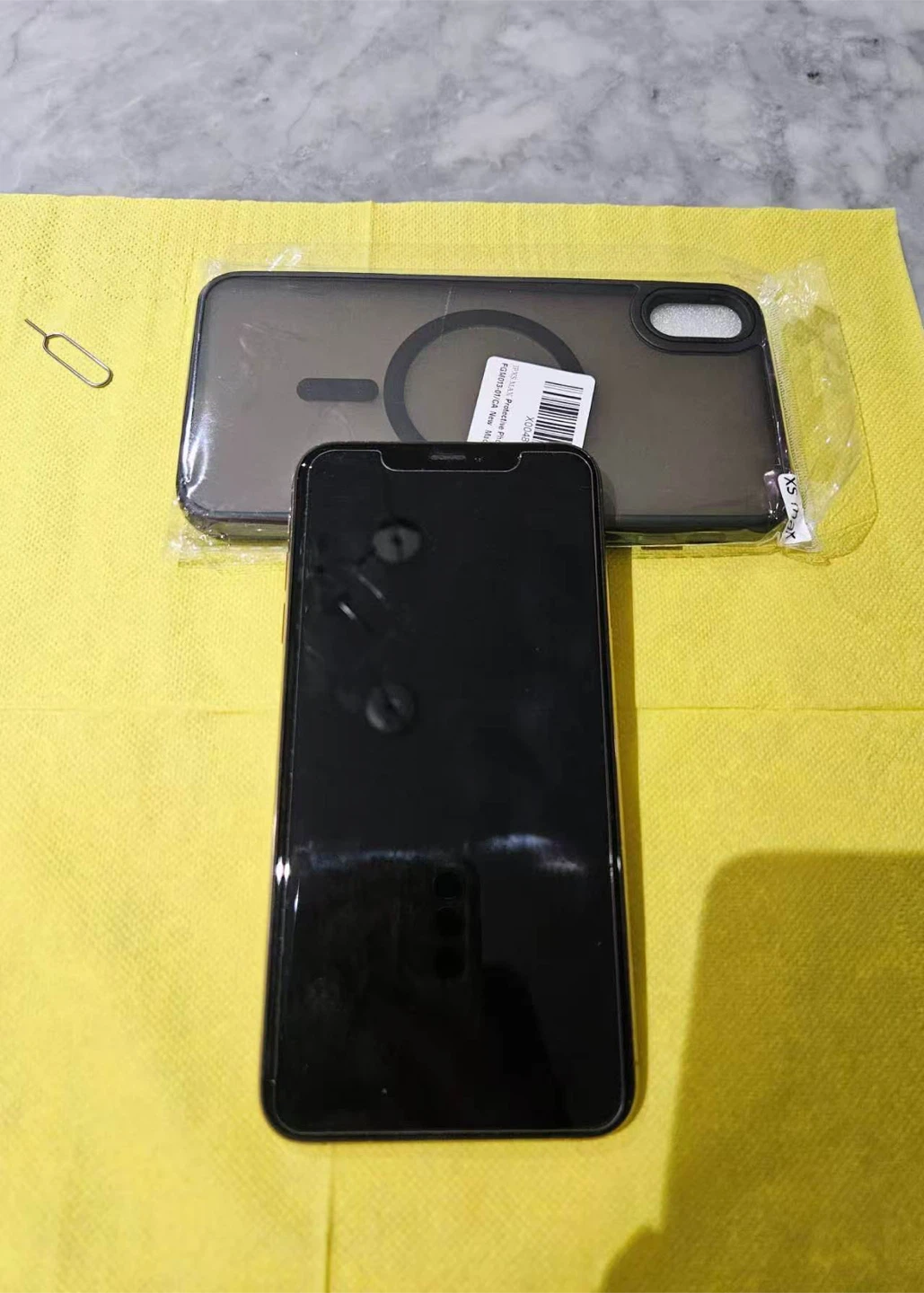 iPhone XS Max Gold Unlocked with Case and Cables - photo 2