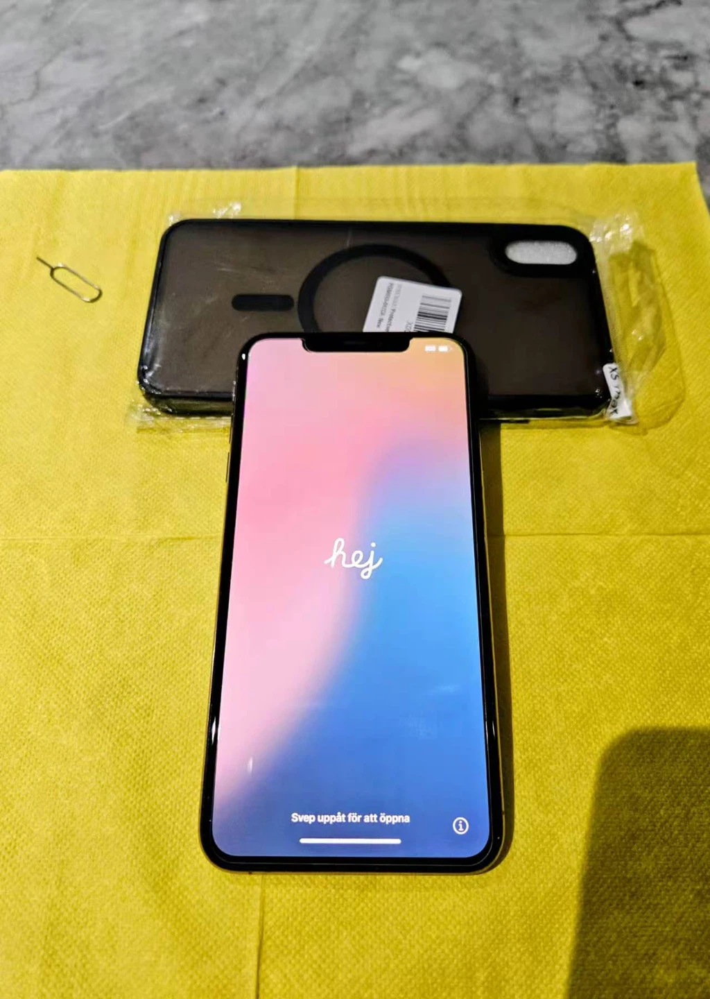 iPhone XS Max Gold Unlocked with Case and Cables - photo 3