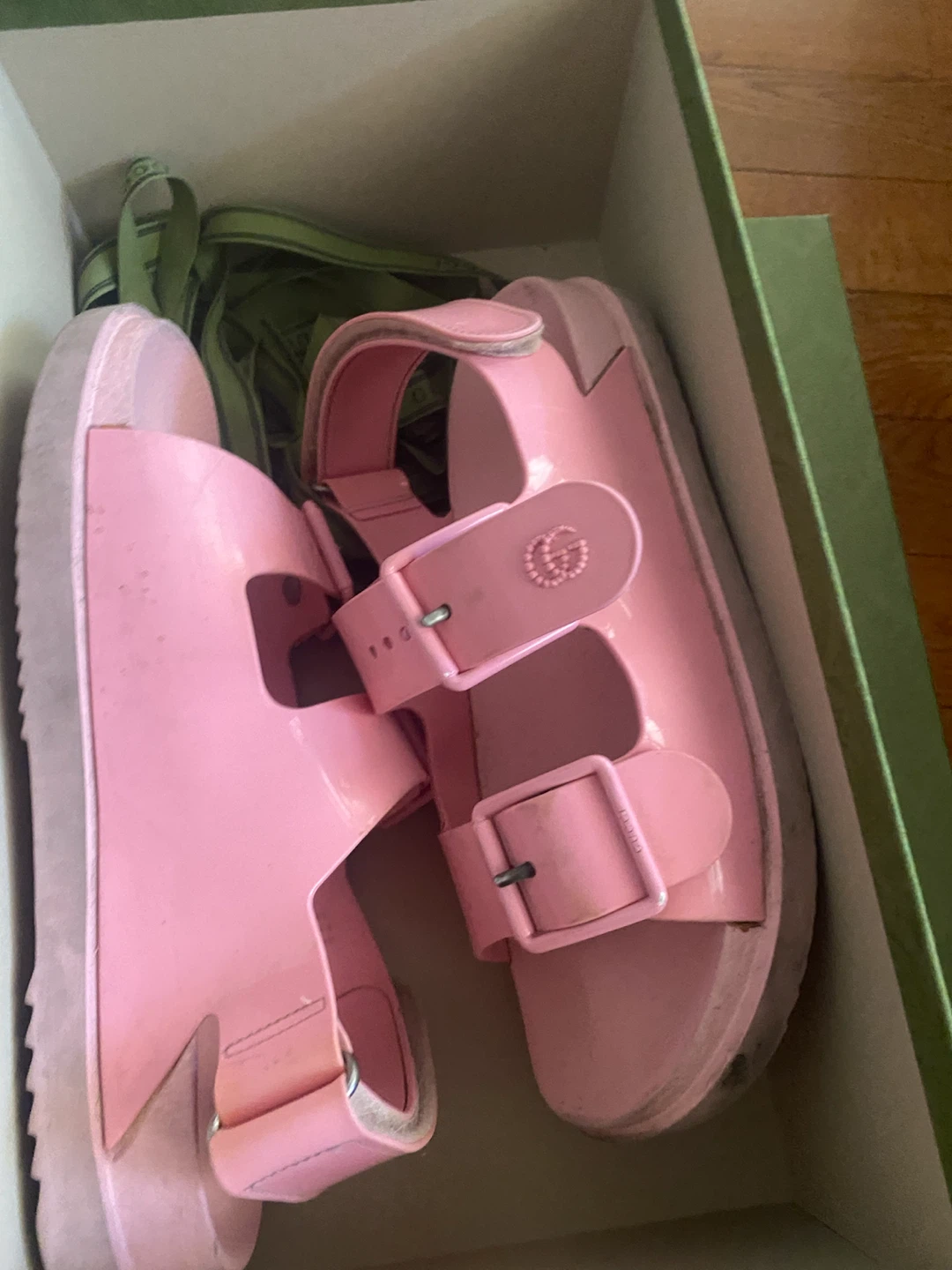 Gucci Pink Rubber Slide Sandals - photo 2