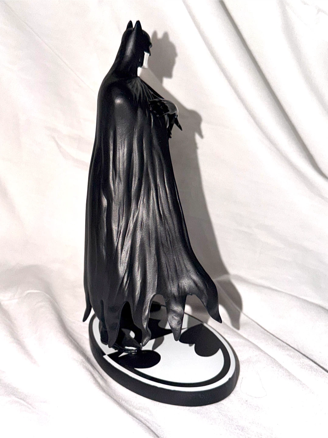 DC Direct Batman Black and White Statue by Brian Bolland - photo 4