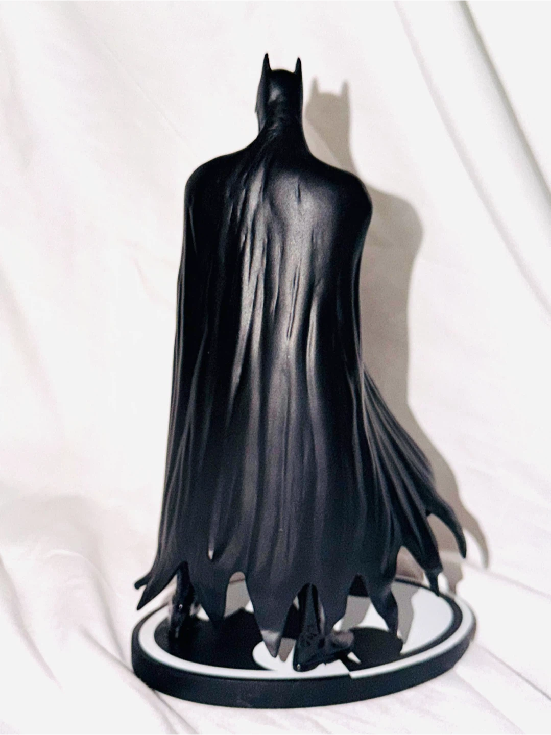 DC Direct Batman Black and White Statue by Brian Bolland - photo 5