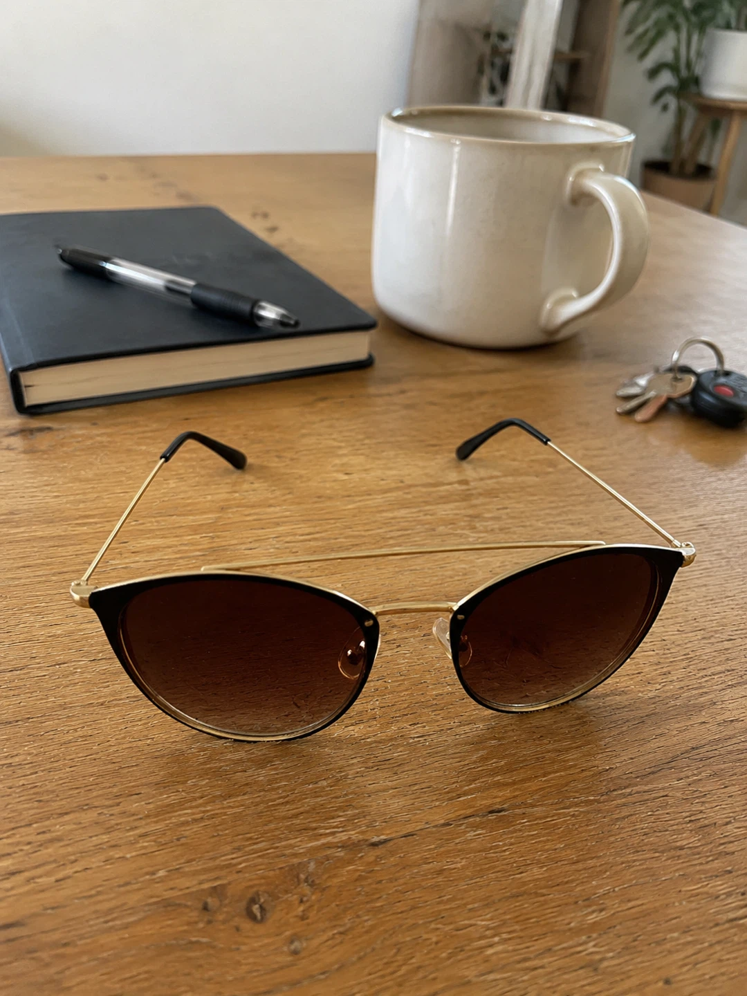 Women's Cat-Eye Sunglasses - photo 2