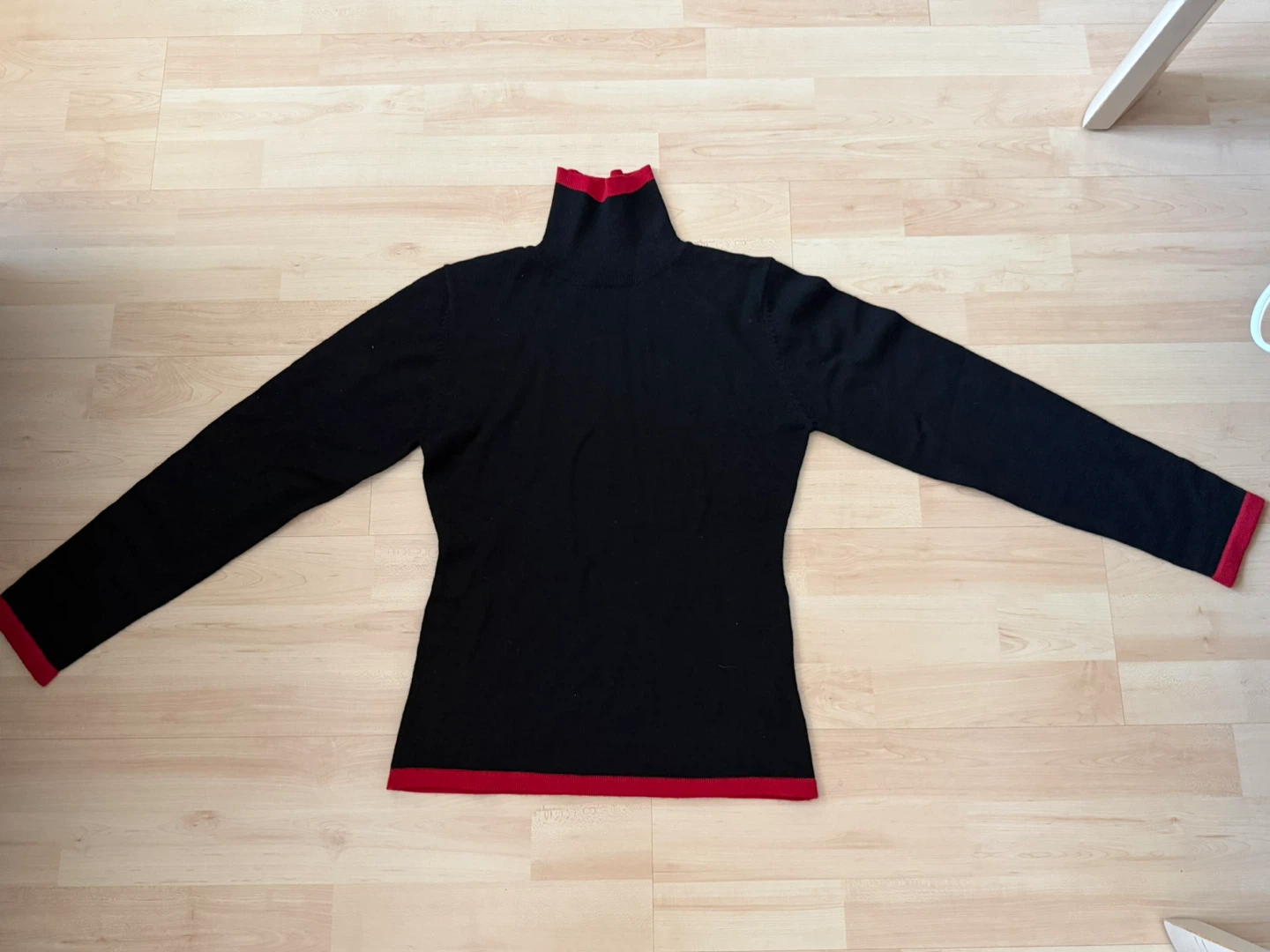 Black turtle neck with Red Trim - Women - photo 2