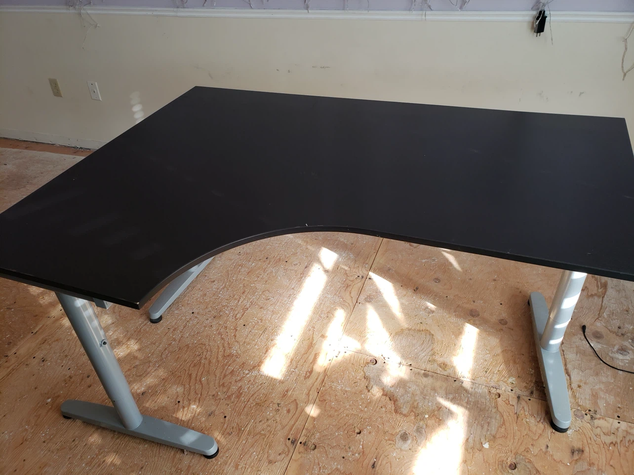IKEA Ergonomic Corner Desk - photo 2